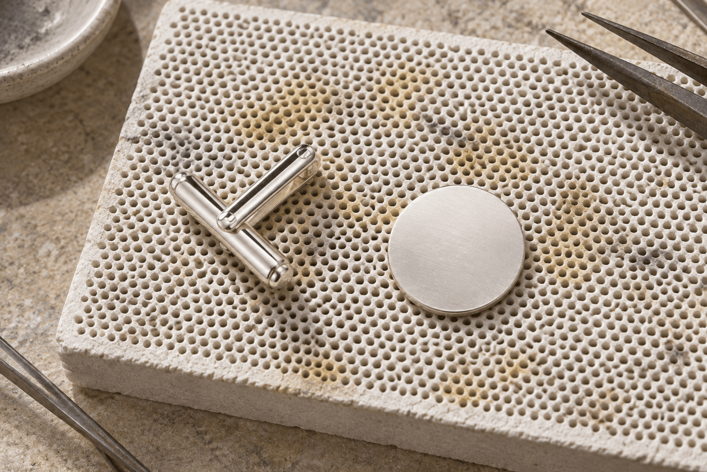 Fabrication des boutons de manchettes en argent